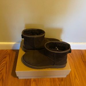 Womens mini chocolate Ugg . Size 7